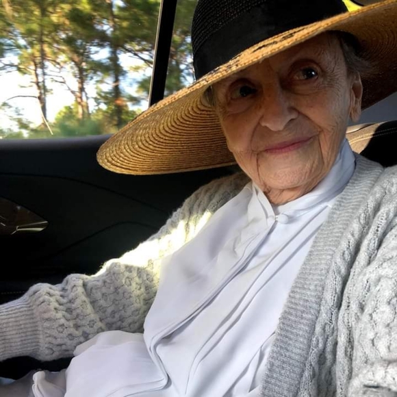 Meet your Posher, Teresa - Picture 1 of 5